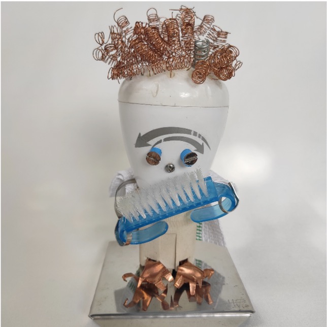 Experimento 1 — criatura de materiais reciclados